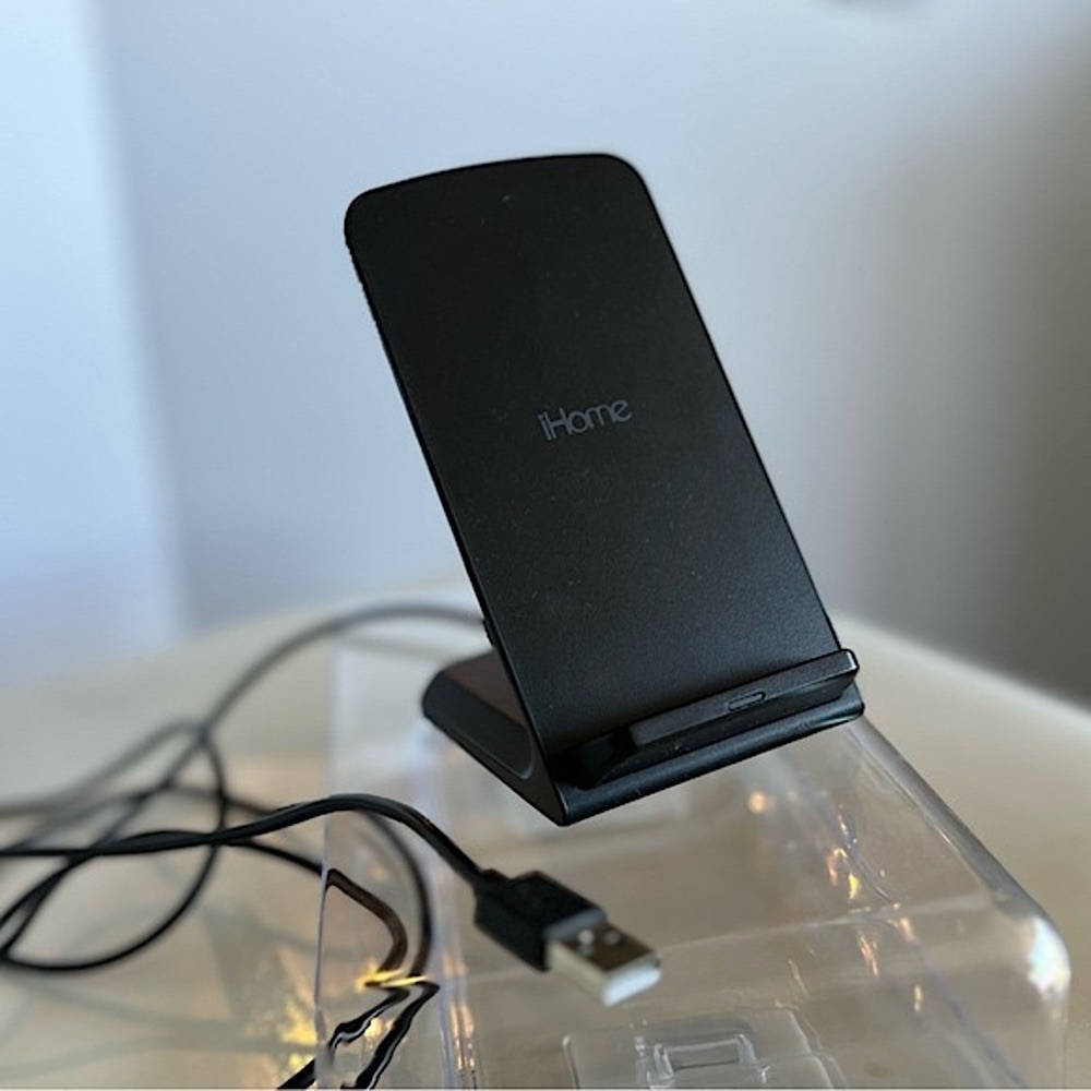 ✨EUC✨ iHome iPhone Charging Stand - USB